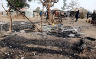 Vila de Kirchinga, município de Madagali, após o ataque que tirou a vida de 18 cristãos. (Foto: Ekklesiyar Yan’uwa a Nigeria - EYN News).