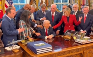 Pastores oraram por Donald Trump em meio a guerra contra o Irã. (Foto: Reprodução/Instagram/Greg Laurie).