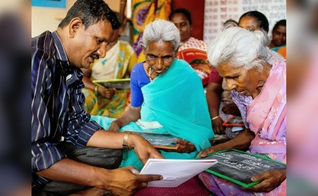 Muitos aceitam Jesus por meio do curso. (Foto: Reprodução/Facebook/Mission India)