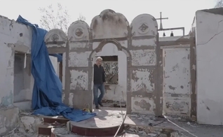 Igrejas foram destruídas por forças russas na Ucrânia. (Foto: Imagem ilustrativa/Reprodução/YouTube/PBS NewsHour).