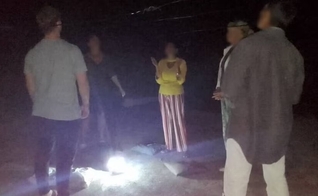 Grupo de cristãos orando em meio a blecautes em Cuba. (Portas Abertas Brasil).