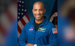 Victor J. Glover Jr., astronauta da NASA e capitão da Marinha dos EUA, é o piloto da missão Artemis II. (Foto: NASA)