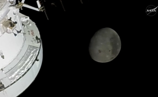 Victor Glover compartilhou uma mensagem de fé com a Terra. (Foto: Reprodução/YouTube/NASA).