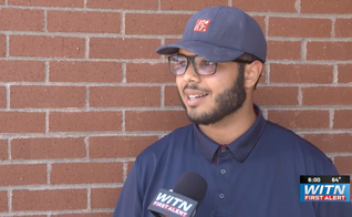 Jayden Cintron, funcionário da Chick-fil-A, em entrevista à WITN First Alert. (Captura de tela/WITN First Alert)