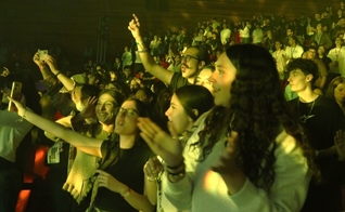 Centenas de jovens participam da Conferência Missão Possível em Huesca, na Espanha. (Foto: Misión Posible)