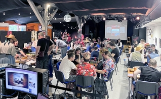 Muitos jovens estão sendo atraídos pelos encontros de jogos nas igrejas locais. (Foto: Reprodução/IMB)