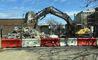A clínica EMW Women's Surgical Center foi demolida. (Foto: Facebook).