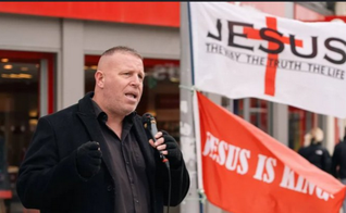 Pastor Stephen Clayden durante pregação pública em Colchester, na Inglaterra. (Foto: Christian Legal Centre)