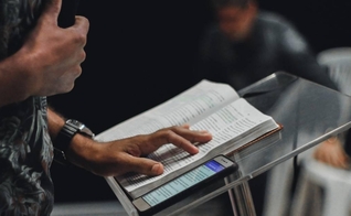 Pesquisa ouviu 1003 pastores por telefone. (Foto: Unsplash / Nycholas Benaia)