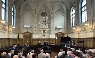 Sessão do Supremo Tribunal da Eslovênia em Liubliana. (Foto: Instagram/vrhovnosodisce)