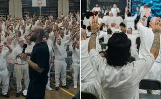 Os detentos louvando na prisão. (Foto: Reprodução/Instagram/Mike Barber Ministries)