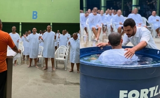 Mais de 20 presos foram batizados nas águas dentro da penitenciária. (Foto: Instagram/Projeto Recomeço).