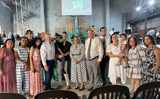 Mike Hammer, encarregado de negócios da Embaixada dos EUA em Cuba, participou de culto de Pentecostes na igreja batista “El Calvario”, em Havana. (Foto: Instagram/bautistaelcalvariocuba)
