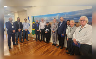 Líderes evangélicos se reúnem com o cônsul-geral de Israel, Rafael Erdreich. (Foto cortesia: Patrick Lambert)