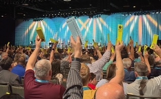 Delegados participam de votação durante a reunião anual da Convenção Batista do Sul (SBC), em Orlando, nos EUA. (Foto: Instagram/SBC Executive Committee)