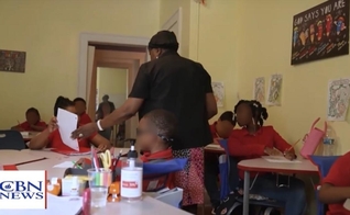 As crianças na escola. (Foto: Reprodução/CBN News)