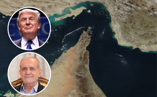 Estreito de Ormuz visto por satélite; em destaque, Masoud Pezeshkian e Donald Trump. (Foto: NASA/Wikimedia Commons)
