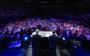 Milhares de pessoas participaram do Festival Esperança, em Madri, liderado pelo evangelista Franklin Graham. (Foto: Franklin_Graham/X)