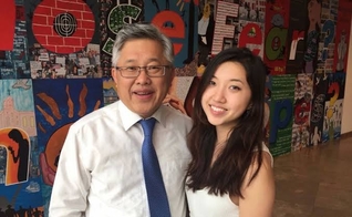 Pastor Ezra Jin Mingri ao lado de sua filha, Grace Jin Drexel, que atuou internacionalmente em defesa do pai. (Foto: Arquivo pessoal)