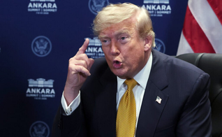 Donald Trump fala sobre o fim do cessar-fogo com o Irã durante a cúpula da OTAN. (Captura de tela/OTAN)