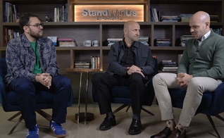 Robert Stearns é entrevistado por Igor Sabino e André Lajst, da StandWithUs Brasil. (Captura de tela/StandWithUs Brasil)