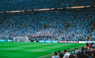 Mais de 500 pessoas aceitaram Jesus durante os evangelismos na Copa do Mundo. (Foto: Reprodução/Unsplash/Igor Batista)