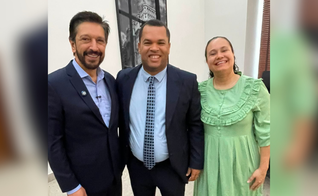 O prefeito Ricardo Nunes recebeu o Pr. Vanderson Trovão, do Projeto Missões, e sua esposa para reafirmar o apoio da Prefeitura de São Paulo à evangelização em espaços públicos. (Foto: Divulgação)