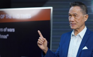 Em congresso, Pastor Peter Tan-Chi incentivou os jovens líderes a “servir a Deus com alegria e terminar bem”. (Captura de tela/YouTube/Dr. Peter Tan-Chi)