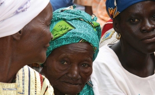 Mulheres haitianas aprendem novas profissões com apoio de uma organização cristã. (Foto: CWO)