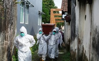 Avanço de novo surto de ebola intensifica a pressão sobre as comunidades cristãs. (Foto representativa: hofi hannan / Unsplash)