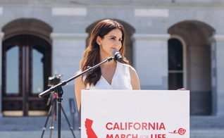 Lila Rose, fundadora da Live Action, na Marcha pela Vida da Califórnia. (Foto: Live Action)