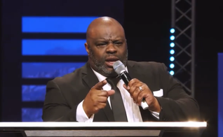 Pastor Kenneth Moales Jr., líder da Cathedral of the Holy Spirit, nos EUA. (Captura de tela/Instagram/kennethmoalesjr)