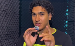 Adam Brandao testemunha sobre sua conversão ao cristianismo. (Foto: CBN News)