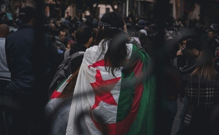 Cristãos enfrentam restrições para realizar cultos na Argélia. (Foto: Ilustração/Unsplash/Daoud Abismail)