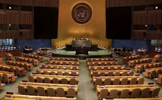 Plenário da Assembleia Geral das Nações Unidas, na sede da ONU, em Nova York. (Captura de tela/ONU)