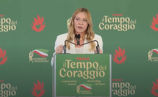 Giorgia Meloni durante discurso no Fenix, evento da Gioventù Nazionale, na Itália. (Captura de tela/Reuters)