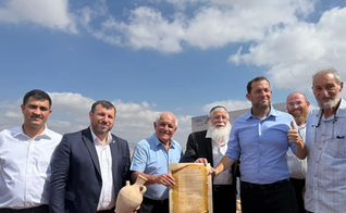 Autoridades israelenses lançaram a pedra angular do novo projeto. (Foto: Ministério do Turismo de Israel).