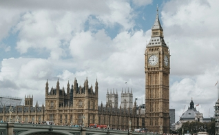 O Parlamento do Reino Unido rejeitou a legalização do suicídio assistido. (Foto: Unsplash/Marcin Nowak).