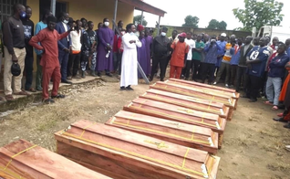 Funeral de cristãos mortos em 28 de agosto de 2025, no condado de Kauru, no estado de Kaduna, na Nigéria. (Foto: Iliya Tata/Christian Daily International-Morning Star News)