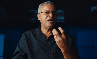Moisés Abelho foi liberto por Jesus após anos no vício. (Foto: Reprodução/YouTube/Poder de Deus).