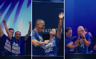 Centenas de pessoas celebram sua nova vida em Cristo após serem batizadas. (Captura de tela/Instagram/Lakepointe Church)