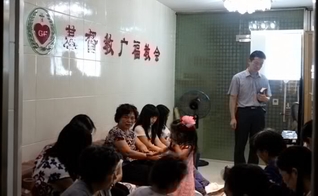 Membros da Guangfu Church durante uma reunião da igreja doméstica em Guangzhou, na China. (Foto: ChinaAid)