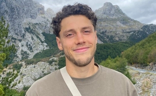 Adriaan clamou a Deus por ajuda e recebeu uma resposta. (Foto: Revive).