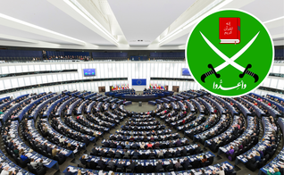 Plenário do Parlamento Europeu e emblema da Irmandade Muçulmana. (Montagem: Wikimedia Commons)