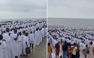 Uma multidão de pessoas foi batizada em uma praia na capital de Moçambique. (Foto: Reprodução/Instagram/gritoderuabr).