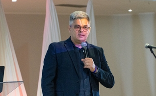 O pastor João Melo ministrou na conferência Missão Reversa 2026. (Foto: Guiame/Marcos Paulo Corrêa).