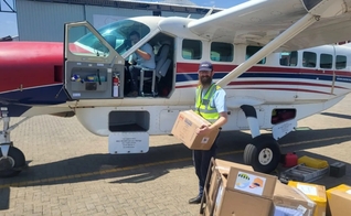 Uma avião da Mission Aviation Fellowship levou os dispositivos até o Congo. (Foto: MAF).