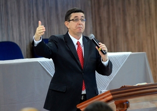 O apologista Ciro Zibordi comenta sobre o final dos tempos em entrevista ao Guiame. (Foto: Divulgação).