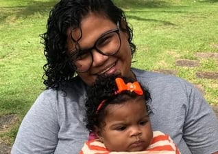 Suellem e a filha. (Foto: Reprodução/Junta de Missões Nacionais)