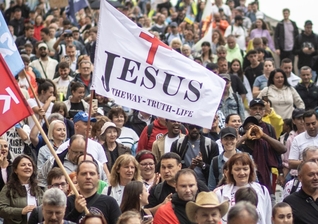 Um momento da Marcha de Jesus de 2 de agosto de 2025, em Praga. (Foto: Facebook/Jesus Pochod)